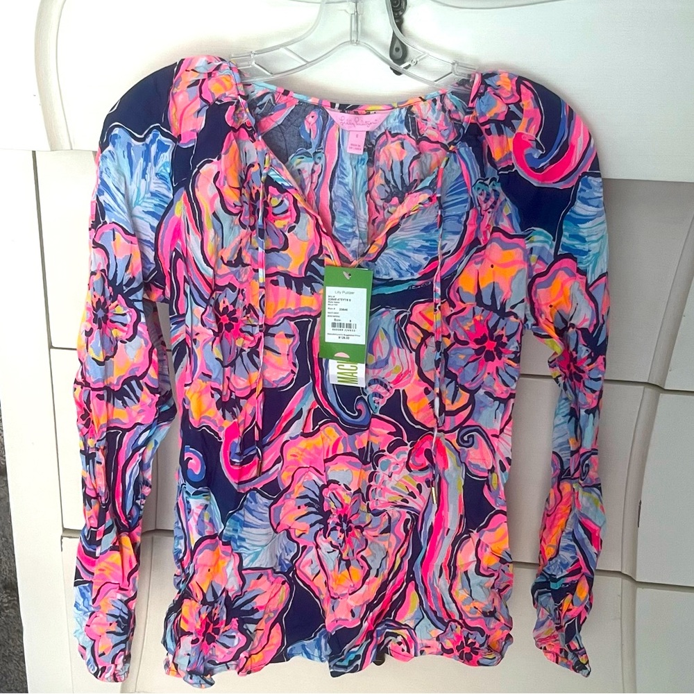 NWT Lilly Pulitzer Willa long sleeve top. Great pattern!